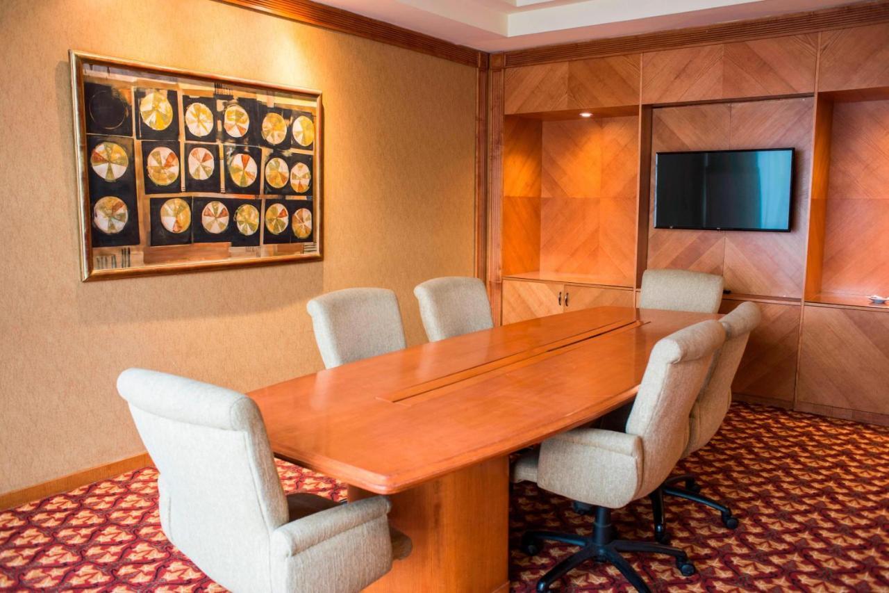 Sheraton Pilar & Convention Center 5*