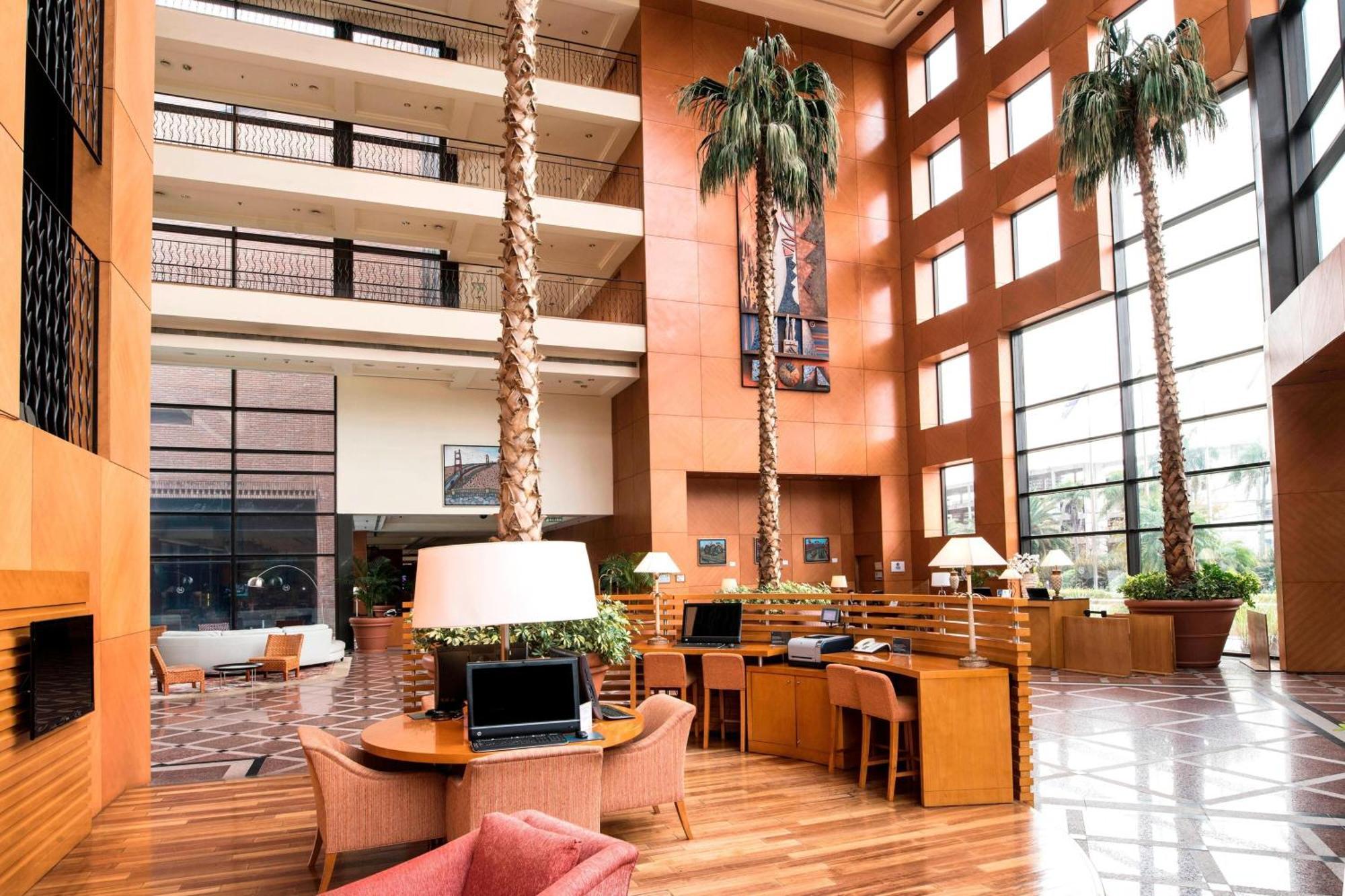 Sheraton Pilar & Convention Center 5*