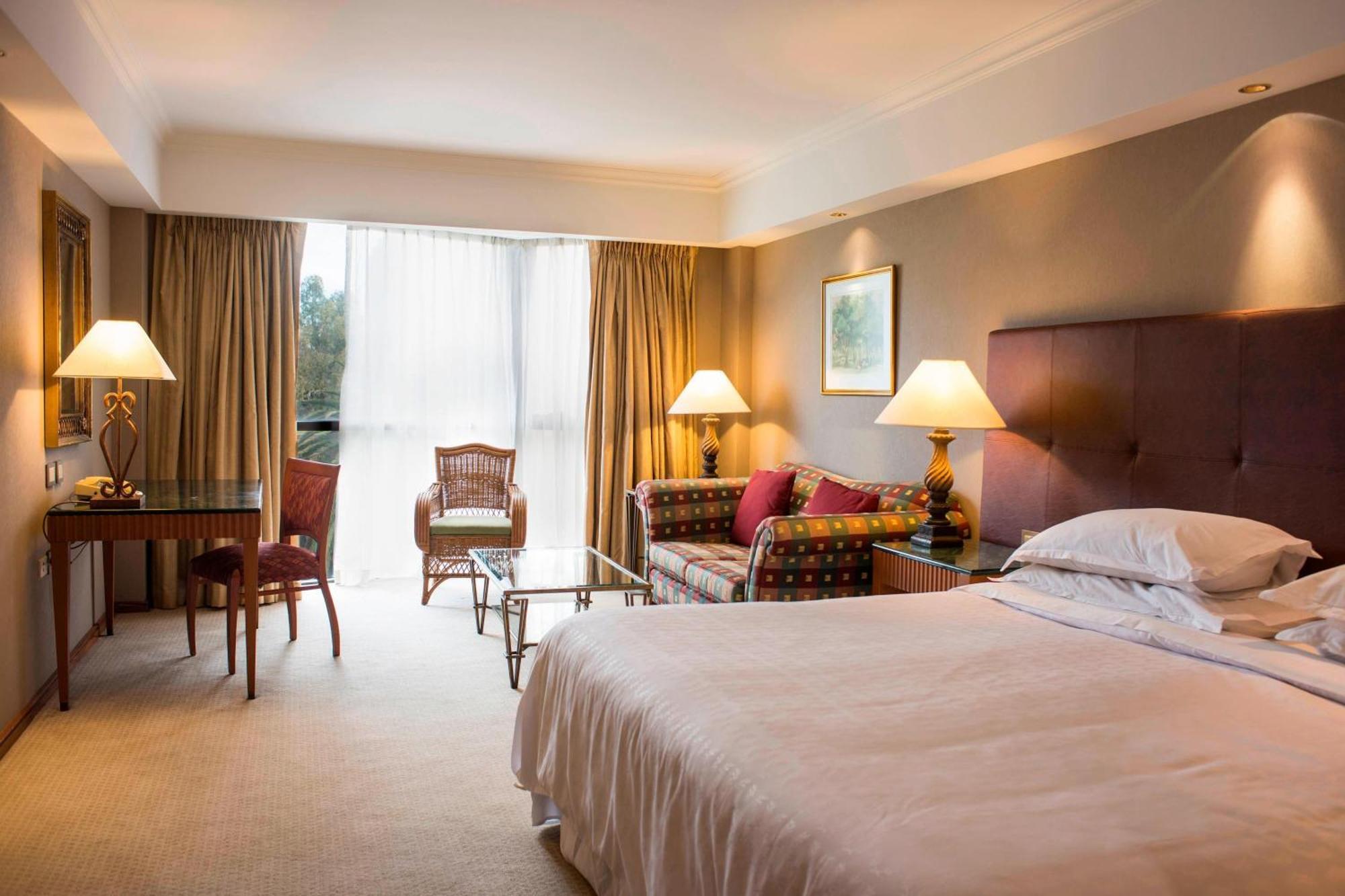 Sheraton Pilar & Convention Center