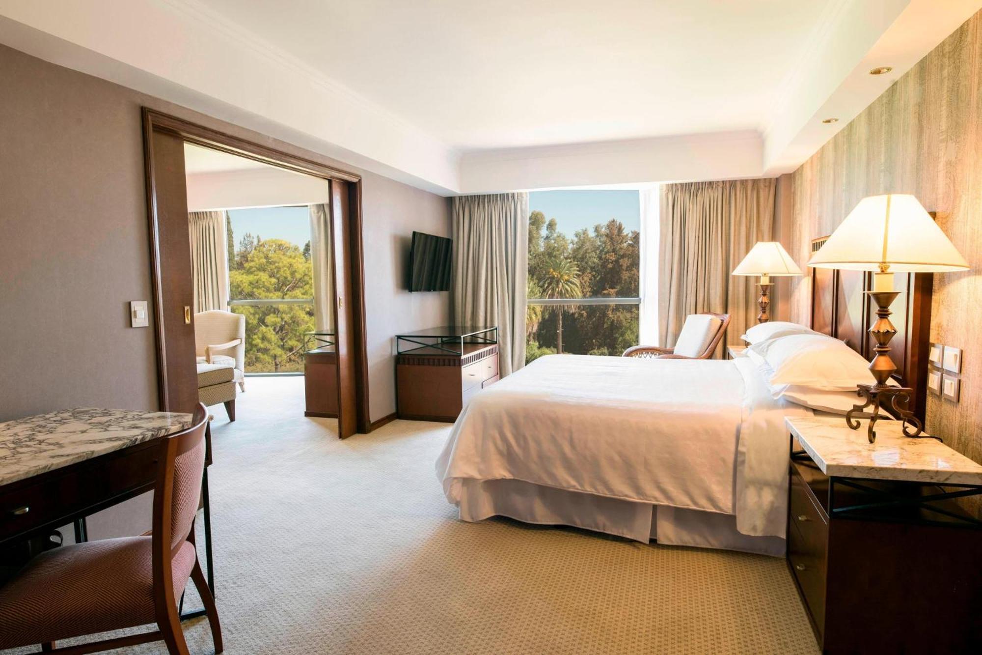 Sheraton Pilar & Convention Center Hotel 5*