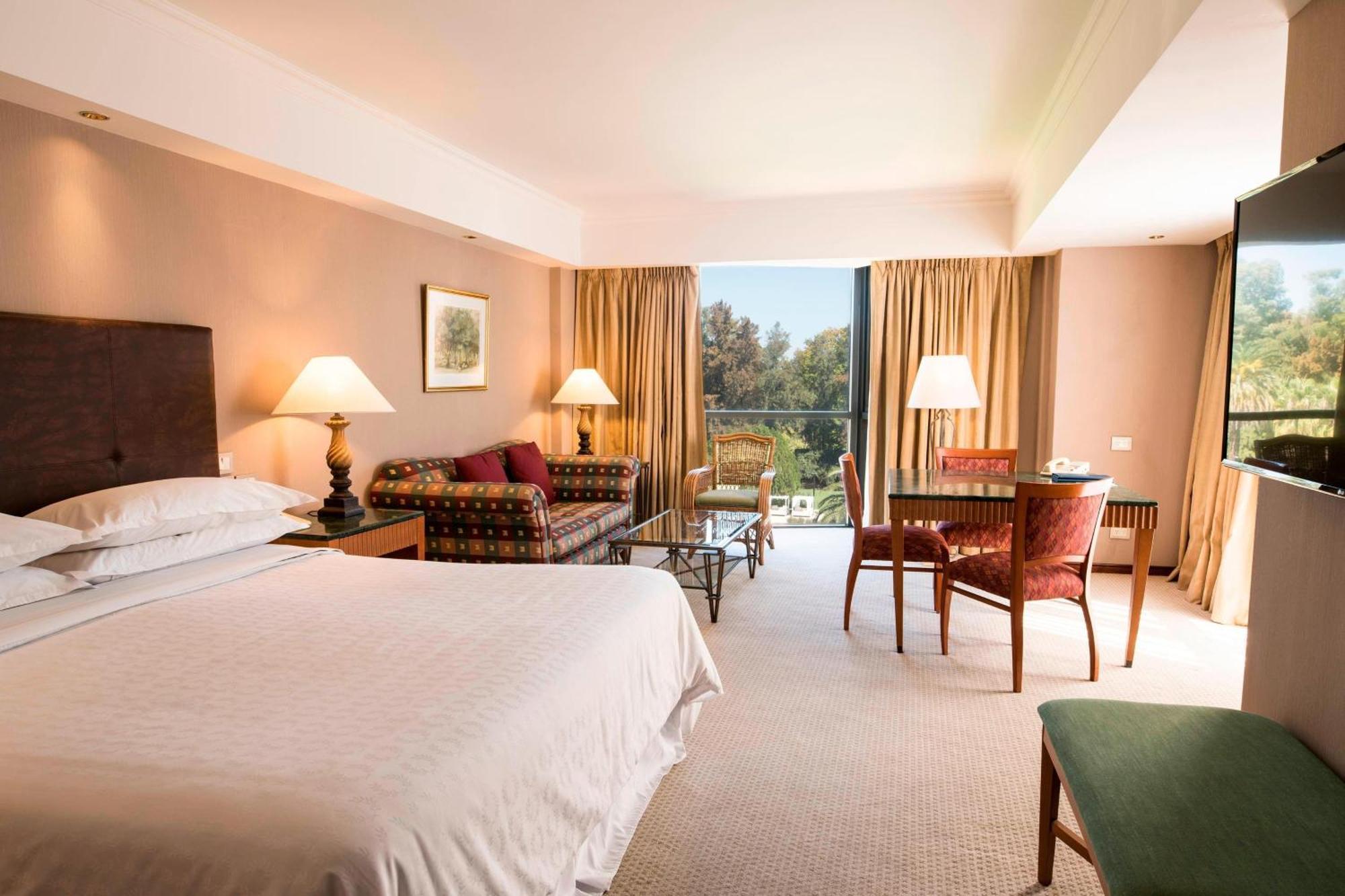 Sheraton Pilar & Convention Center Hotel