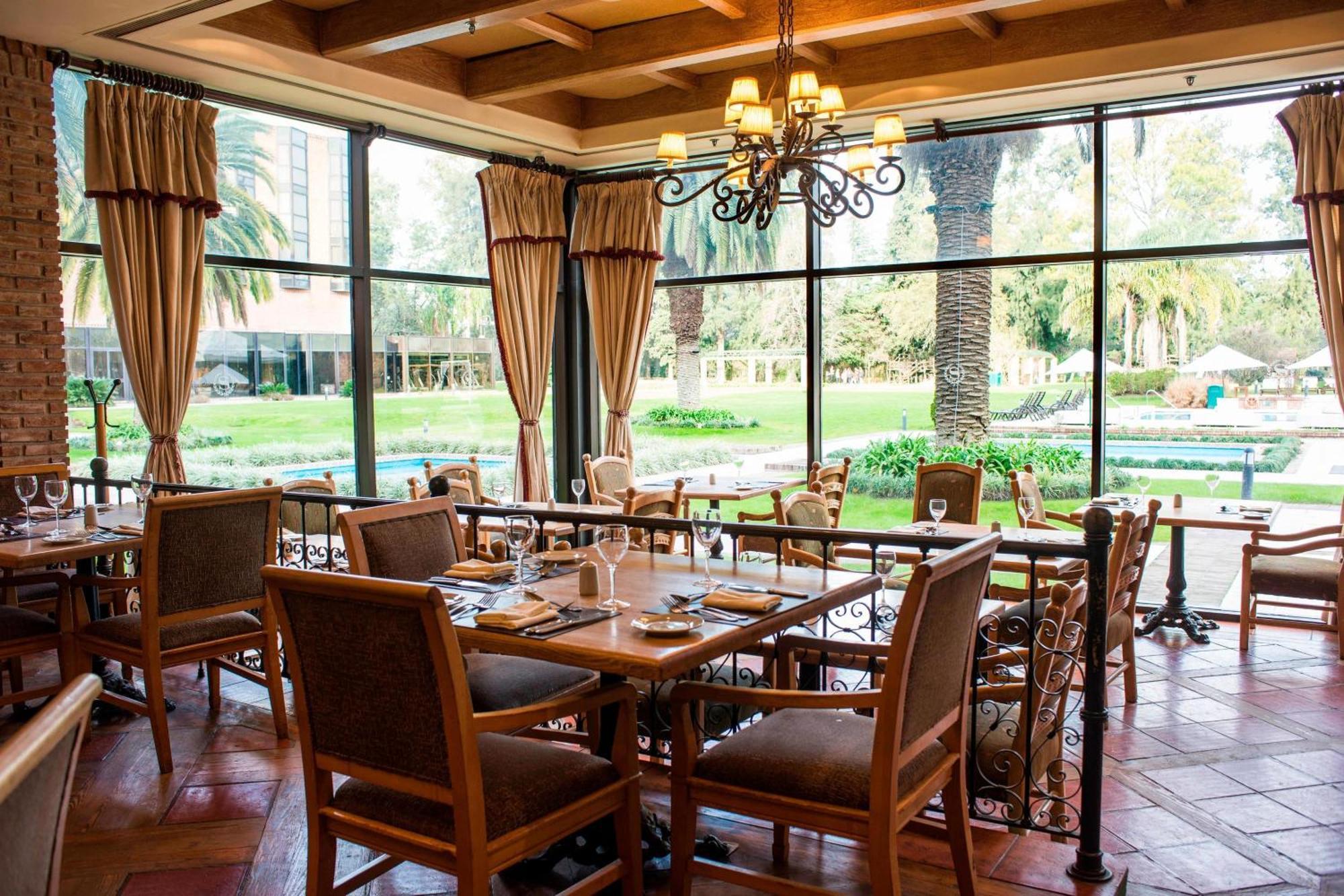 Sheraton Pilar & Convention Center Hotel 5*
