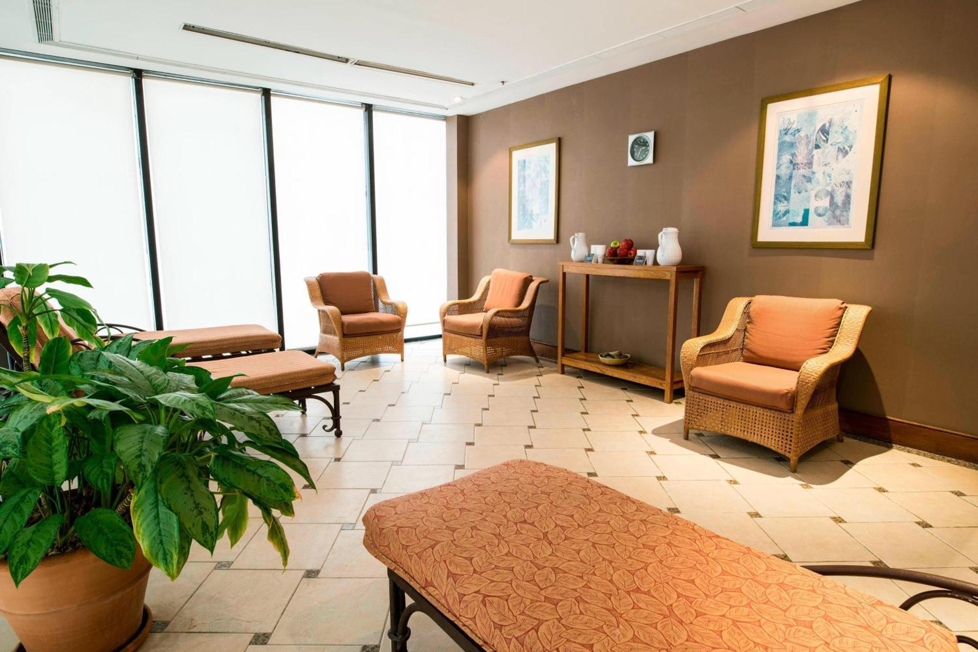 Hotel Sheraton Pilar & Convention Center 5*