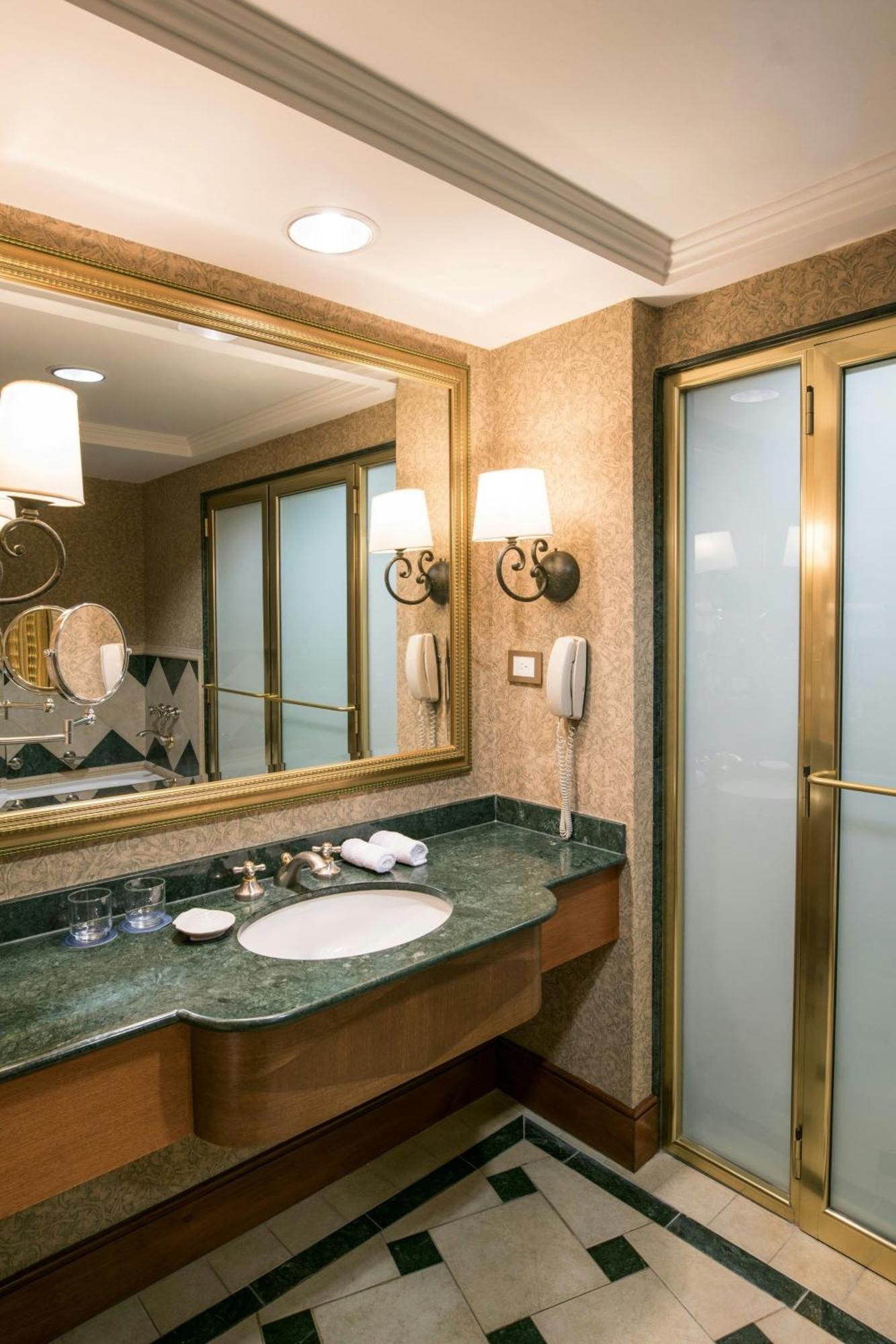 Sheraton Pilar & Convention Center Hotel